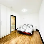 Apartment In East Ham, London