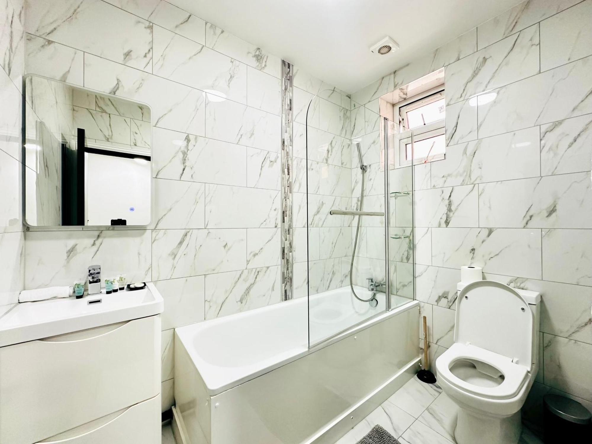 In East Ham, Apartament